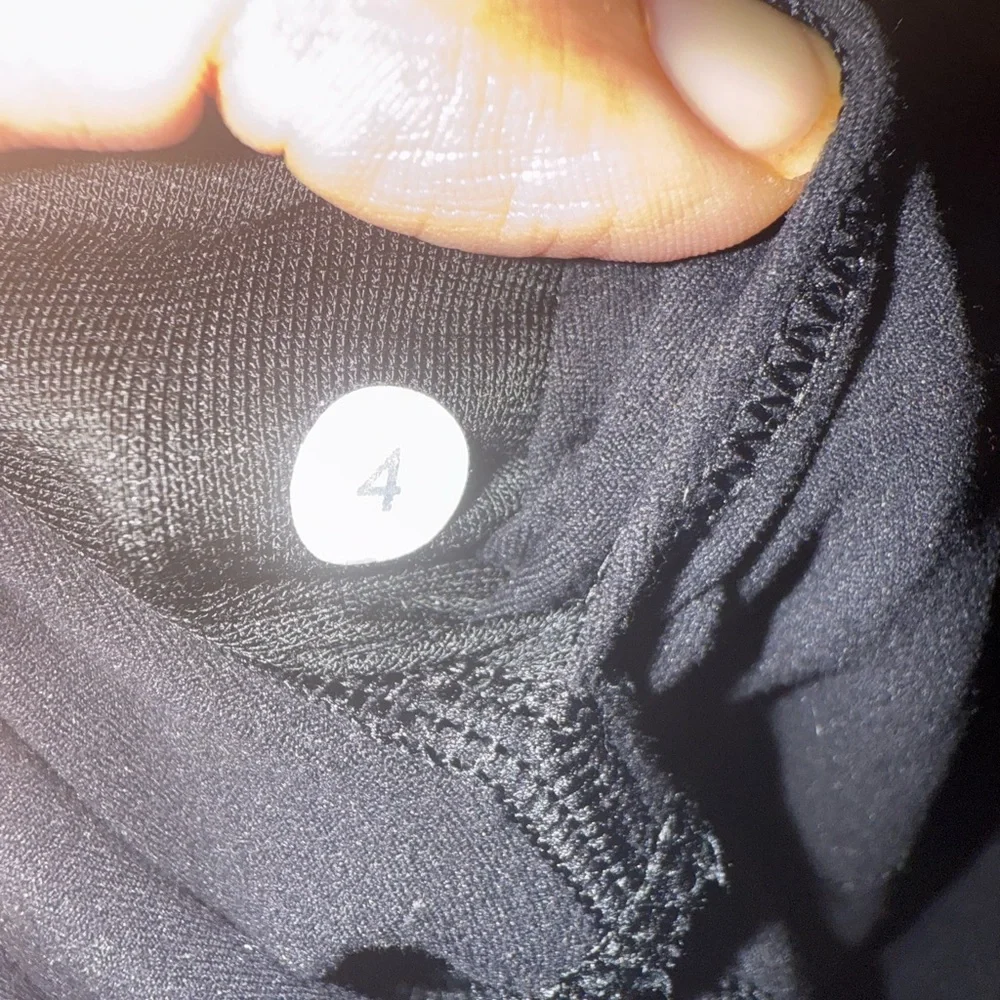 Lululemon black Capri‎
